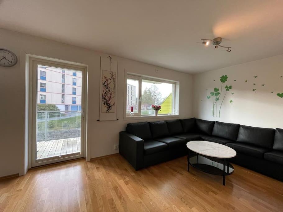 3 Sleeping Rooms For 82M2 Which Direct Traffic To Airport And City Center Bergen Kültér fotó