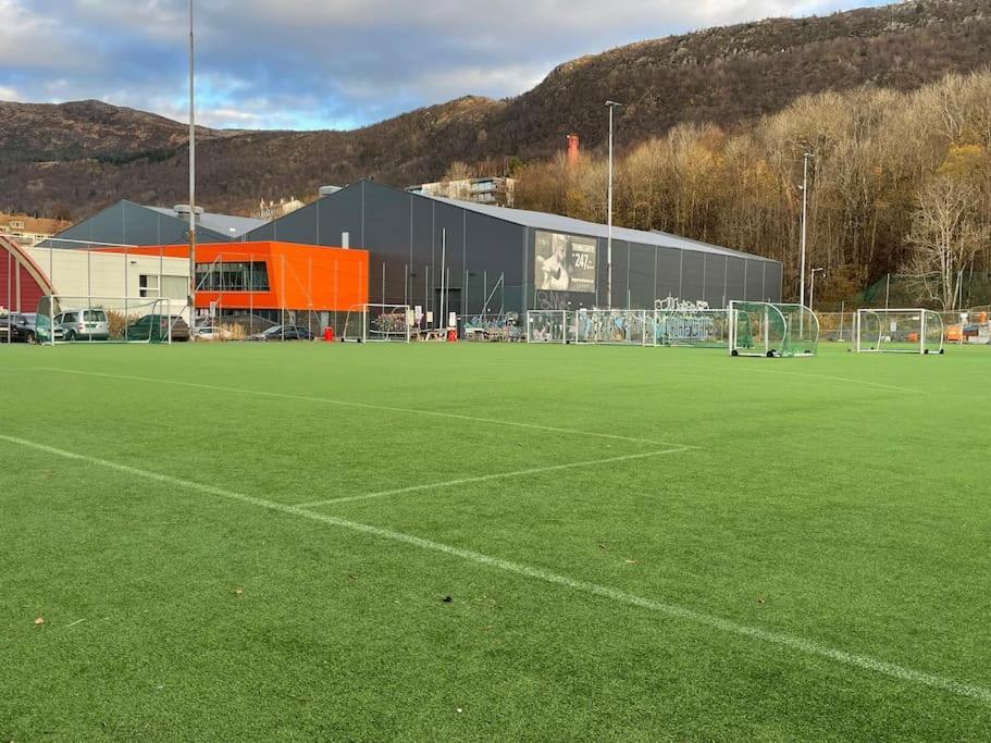 3 Sleeping Rooms For 82M2 Which Direct Traffic To Airport And City Center Bergen Kültér fotó